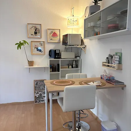 Zentrales Kulturapartment Mit Komfort & Kunst Διαμέρισμα