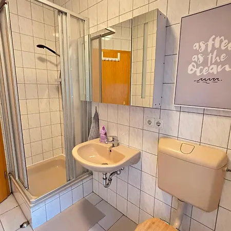 Zentrales Kulturapartment Mit Komfort & Kunst Διαμέρισμα *