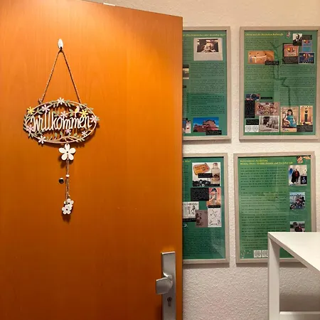 Zentrales Kulturapartment Mit Komfort & Kunst Διαμέρισμα